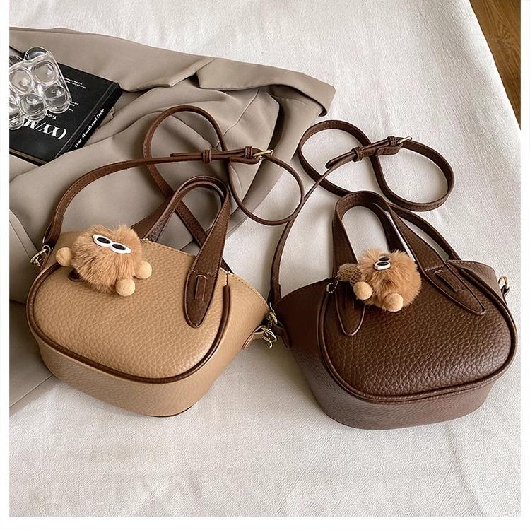 122 -  ZYHA Premium Sling Hand Bag Bersama Patung Comel